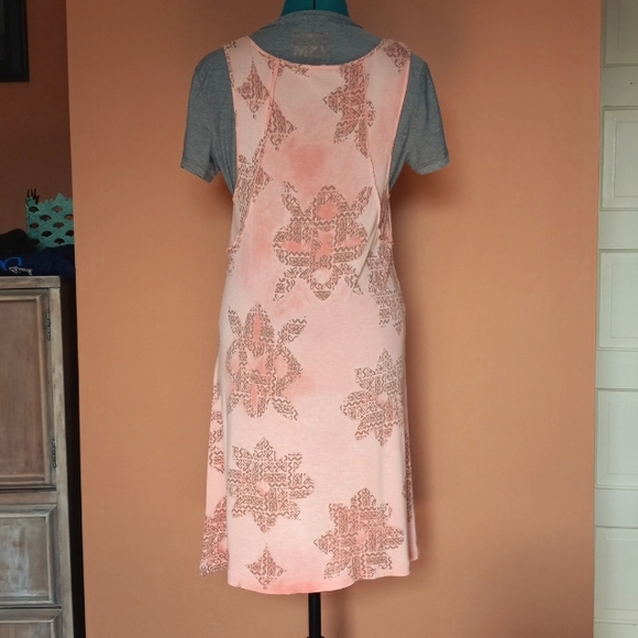 Cute soft peach shift - Picture 2 of 5